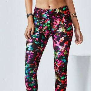 Fabletics Legging Capri Salar Chroma Print Stretch